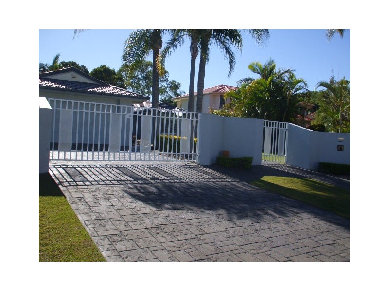 Clear Island Waters QLD 4226