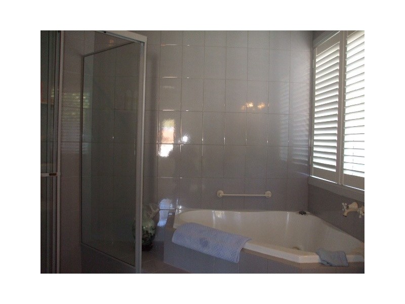 Clear Island Waters QLD 4226