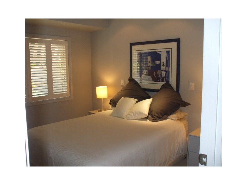 Clear Island Waters QLD 4226