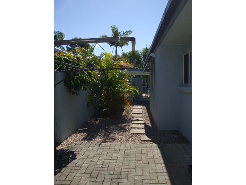 Clear Island Waters QLD 4226