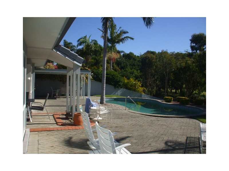 Clear Island Waters QLD 4226