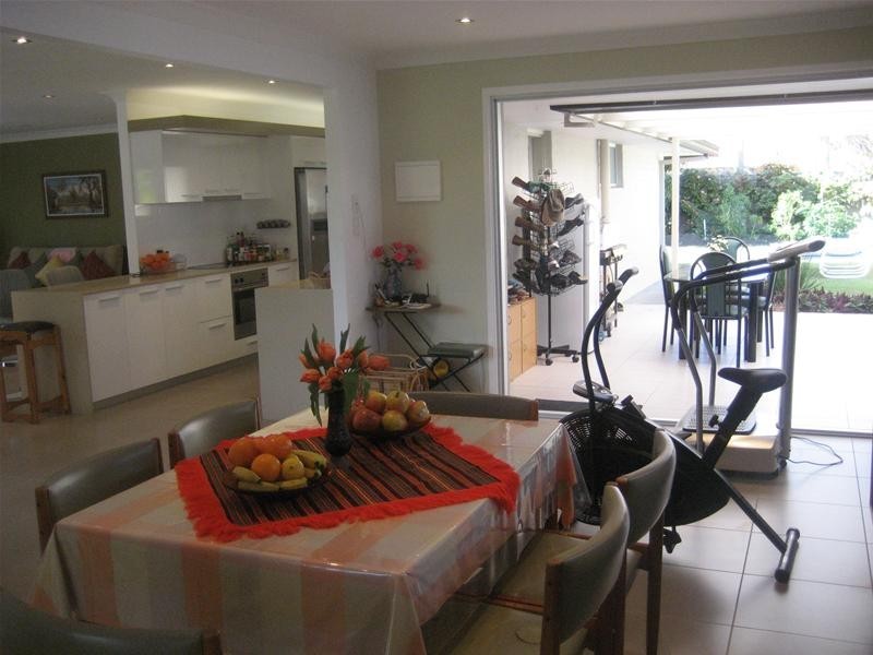 5 Chianti Avenue, Mermaid Waters QLD 4218
