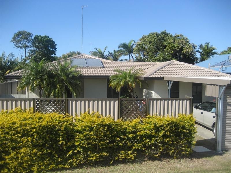 5 Chianti Avenue, Mermaid Waters QLD 4218