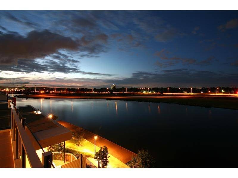 2/5057 Emerald Island Drive, Carrara QLD 4211