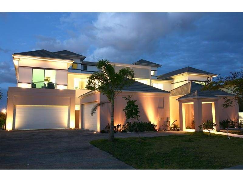 2/5057 Emerald Island Drive, Carrara QLD 4211