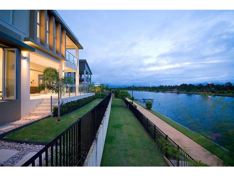 5004 Emerald Island Drive, Carrara QLD 4211