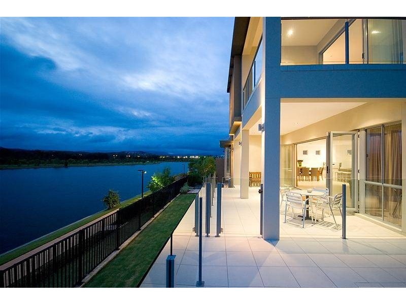 5004 Emerald Island Drive, Carrara QLD 4211