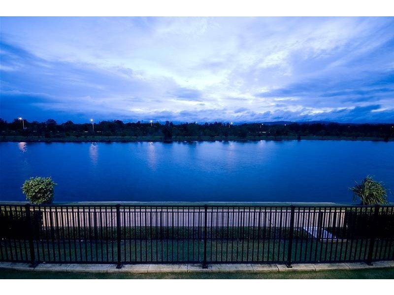 5004 Emerald Island Drive, Carrara QLD 4211