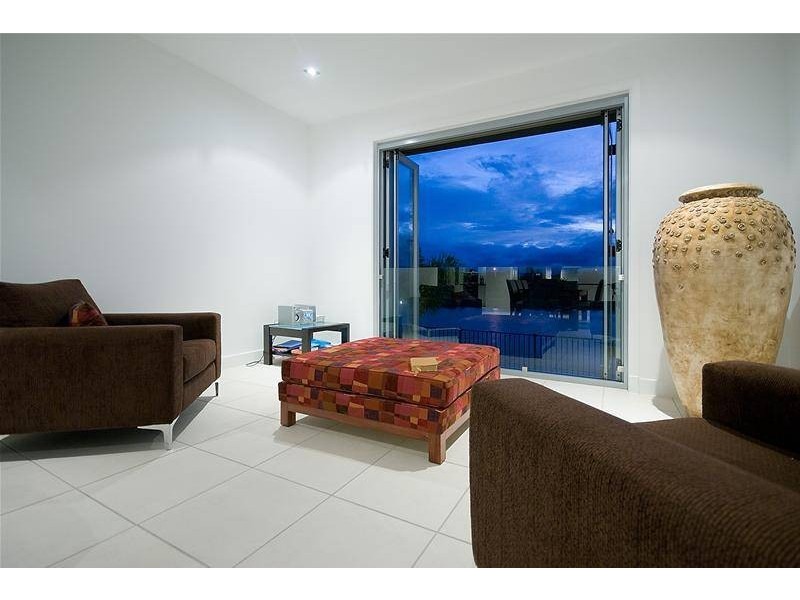 5004 Emerald Island Drive, Carrara QLD 4211