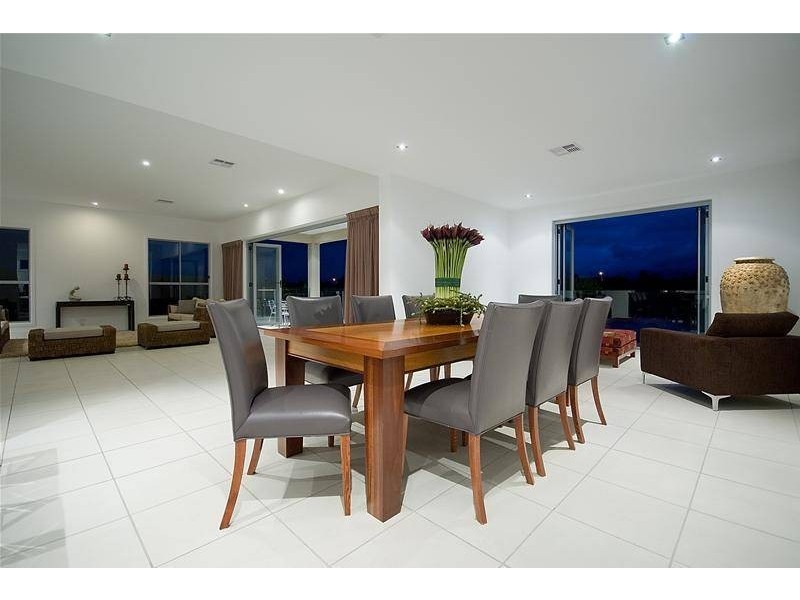 5004 Emerald Island Drive, Carrara QLD 4211