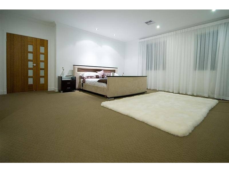 5004 Emerald Island Drive, Carrara QLD 4211