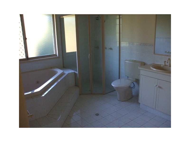 10 Cutwater Close, Clear Island Waters QLD 4226