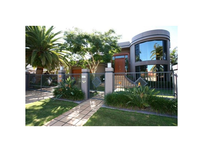 Clear Island Waters QLD 4226