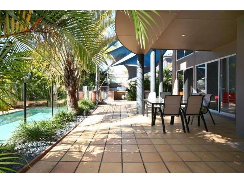 Clear Island Waters QLD 4226