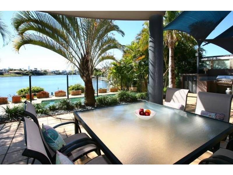 Clear Island Waters QLD 4226