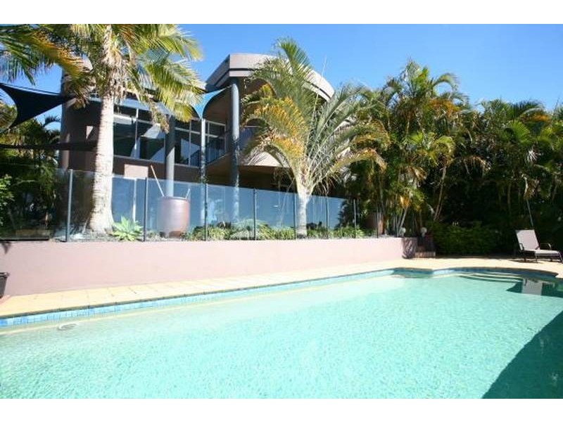 Clear Island Waters QLD 4226