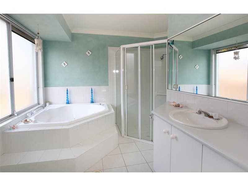 76 Santa Cruz Boulevard, Clear Island Waters QLD 4226