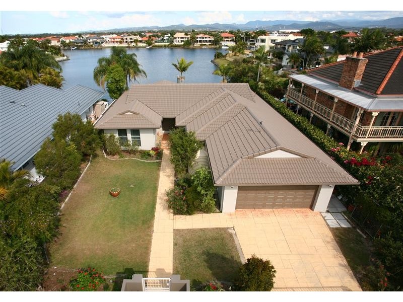 76 Santa Cruz Boulevard, Clear Island Waters QLD 4226