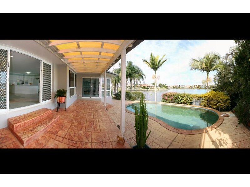 76 Santa Cruz Boulevard, Clear Island Waters QLD 4226