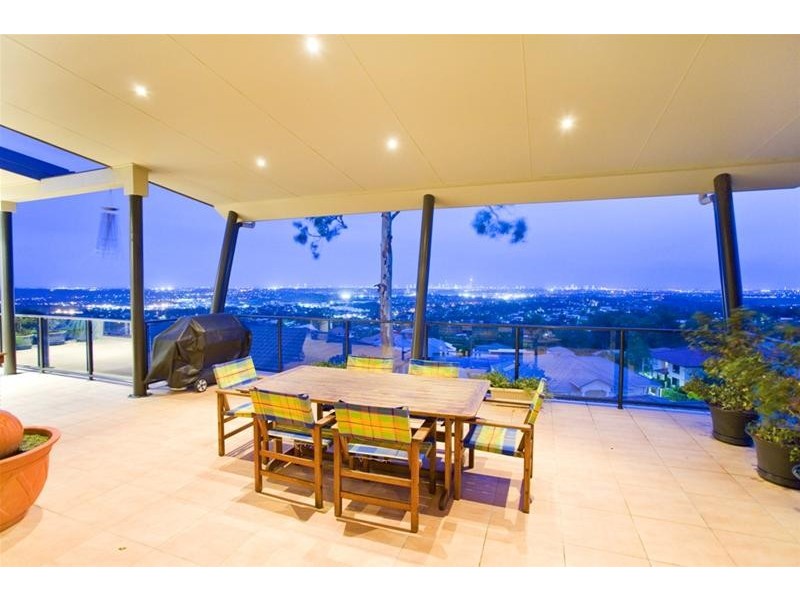 8 Galleria Court, Highland Park QLD 4211