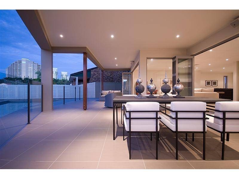 4 Rebecca Court, Broadbeach Waters QLD 4218