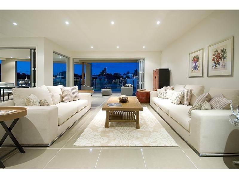 4 Rebecca Court, Broadbeach Waters QLD 4218