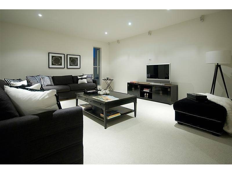 4 Rebecca Court, Broadbeach Waters QLD 4218