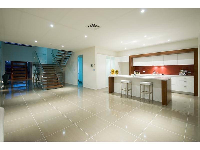 4 Rebecca Court, Broadbeach Waters QLD 4218