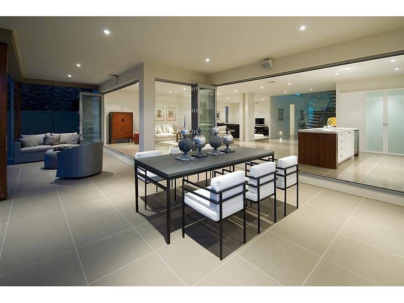 4 Rebecca Court, Broadbeach Waters QLD 4218