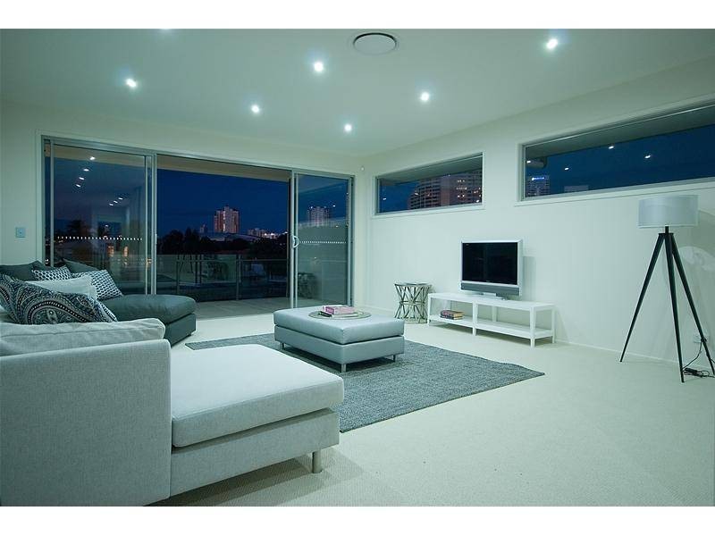 4 Rebecca Court, Broadbeach Waters QLD 4218