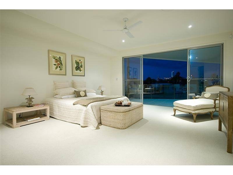 4 Rebecca Court, Broadbeach Waters QLD 4218