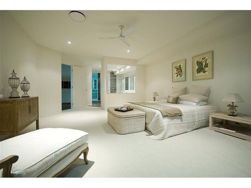 4 Rebecca Court, Broadbeach Waters QLD 4218