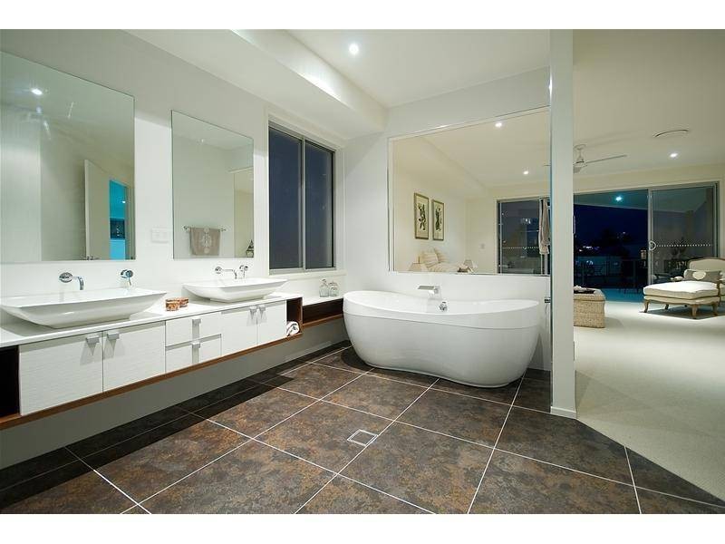 4 Rebecca Court, Broadbeach Waters QLD 4218