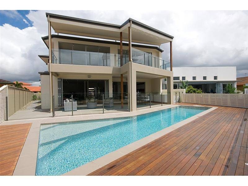 4 Rebecca Court, Broadbeach Waters QLD 4218