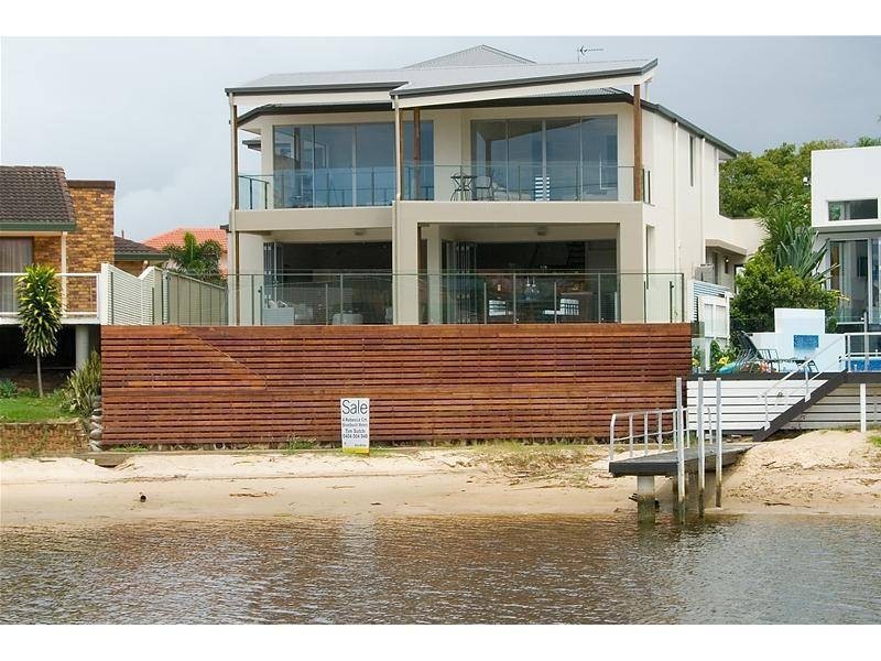4 Rebecca Court, Broadbeach Waters QLD 4218