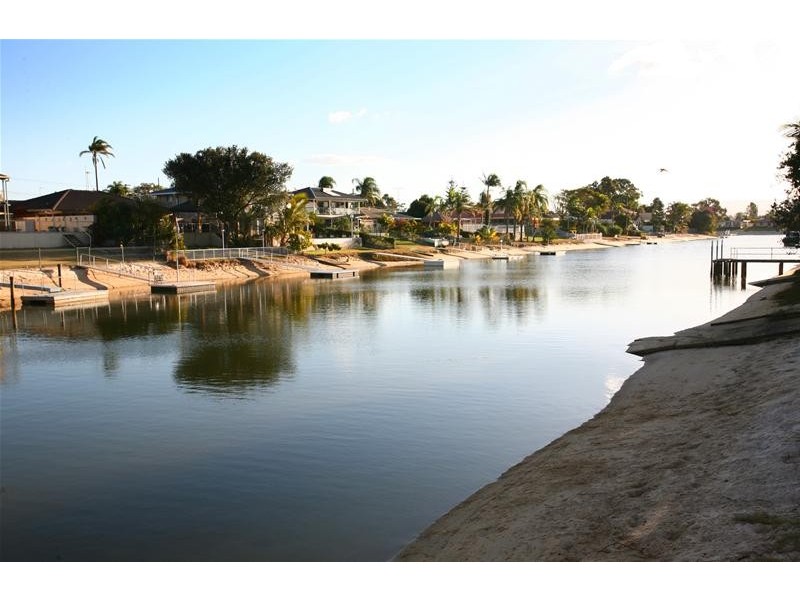 8 Park Avenue, Broadbeach Waters QLD 4218