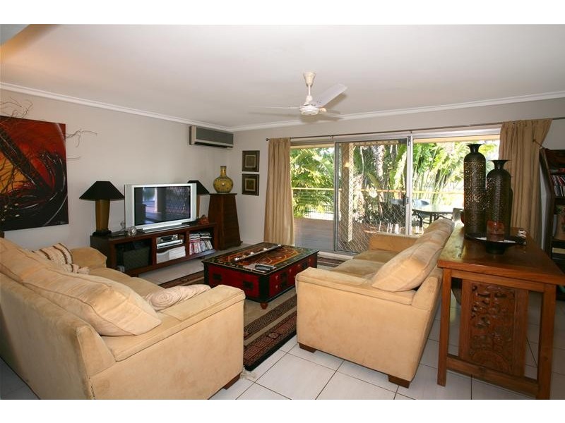 8 Park Avenue, Broadbeach Waters QLD 4218