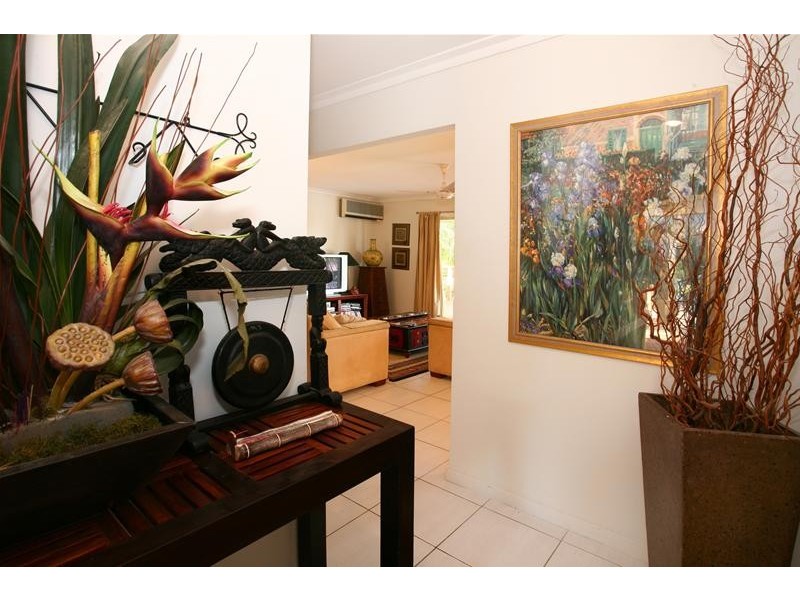 8 Park Avenue, Broadbeach Waters QLD 4218