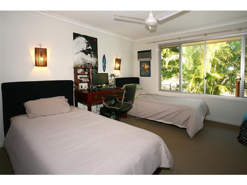8 Park Avenue, Broadbeach Waters QLD 4218