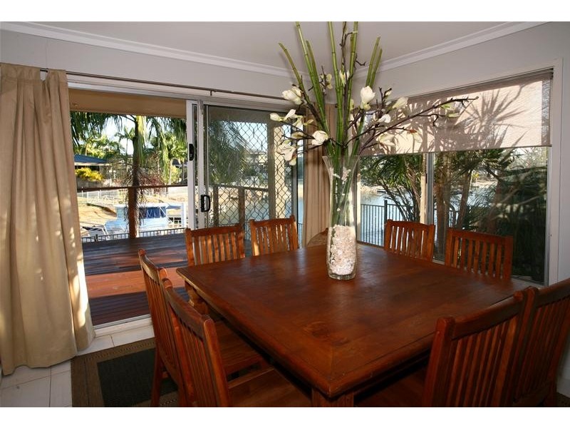 8 Park Avenue, Broadbeach Waters QLD 4218