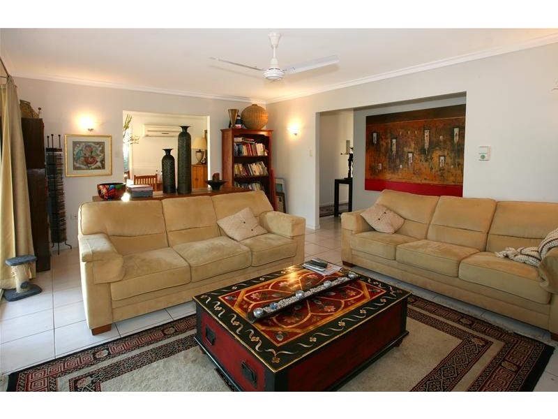 8 Park Avenue, Broadbeach Waters QLD 4218