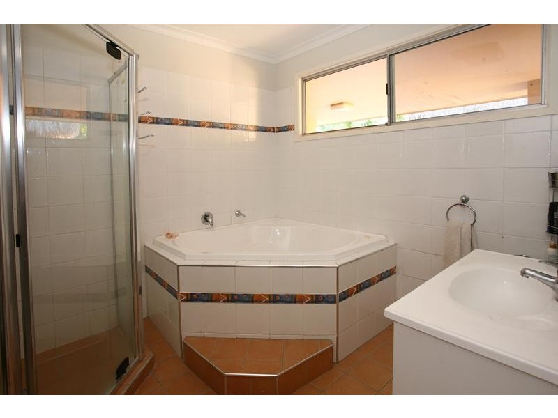 8 Park Avenue, Broadbeach Waters QLD 4218