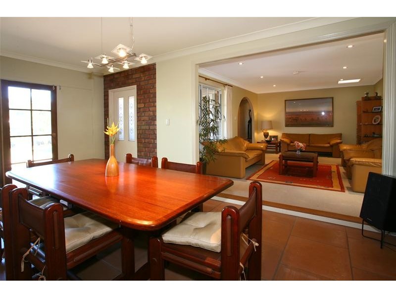 23 Darnay Road, Broadbeach Waters QLD 4218