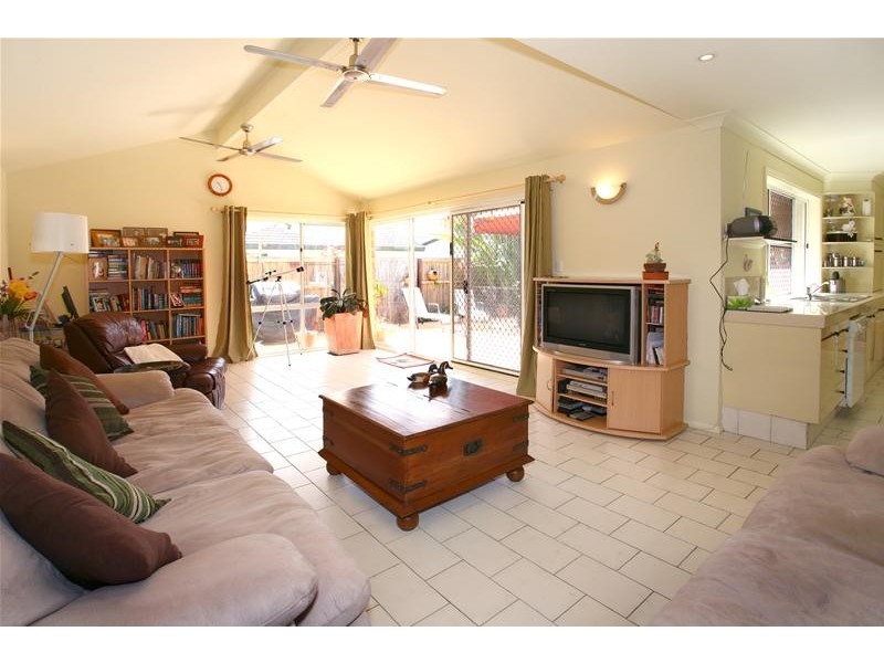 23 Darnay Road, Broadbeach Waters QLD 4218
