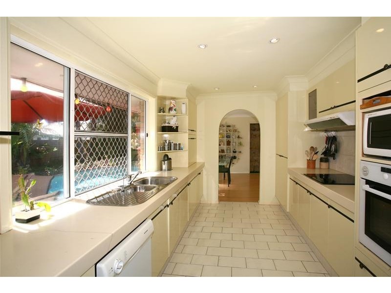 23 Darnay Road, Broadbeach Waters QLD 4218