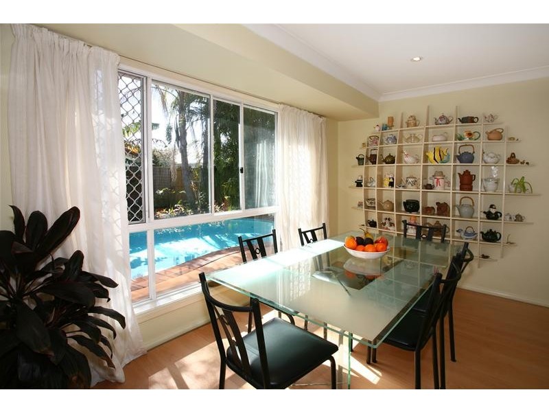 23 Darnay Road, Broadbeach Waters QLD 4218