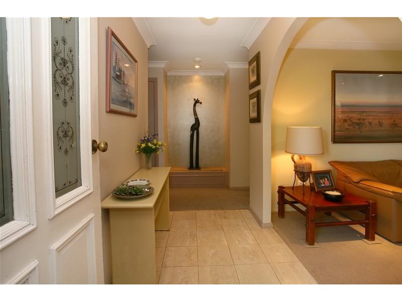 23 Darnay Road, Broadbeach Waters QLD 4218