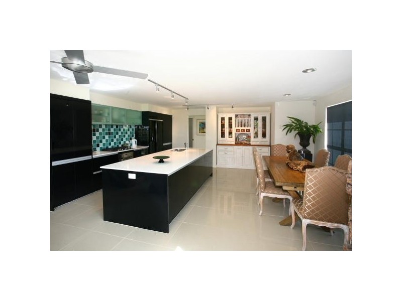 52 Martingale Circuit, Clear Island Waters QLD 4226