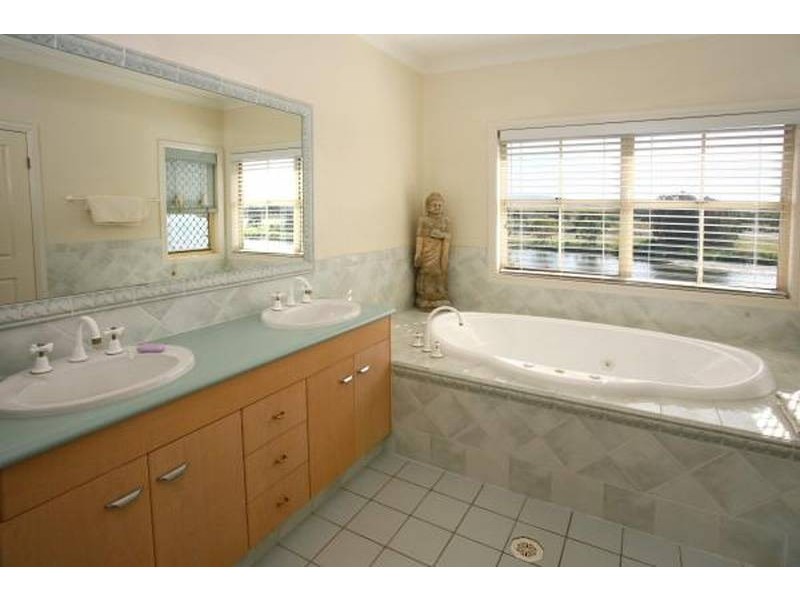 52 Martingale Circuit, Clear Island Waters QLD 4226