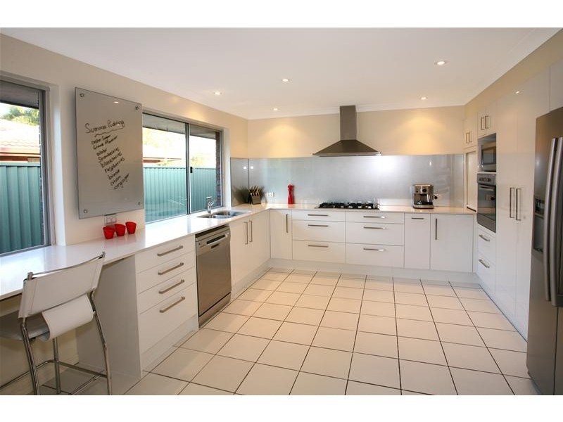 10 Long Island Court, Mermaid Waters QLD 4218